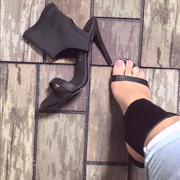 DEJADAIJE Shoes - Ankle Cuff Heel